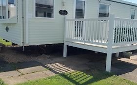 Comfy Caravan In Eyemouth